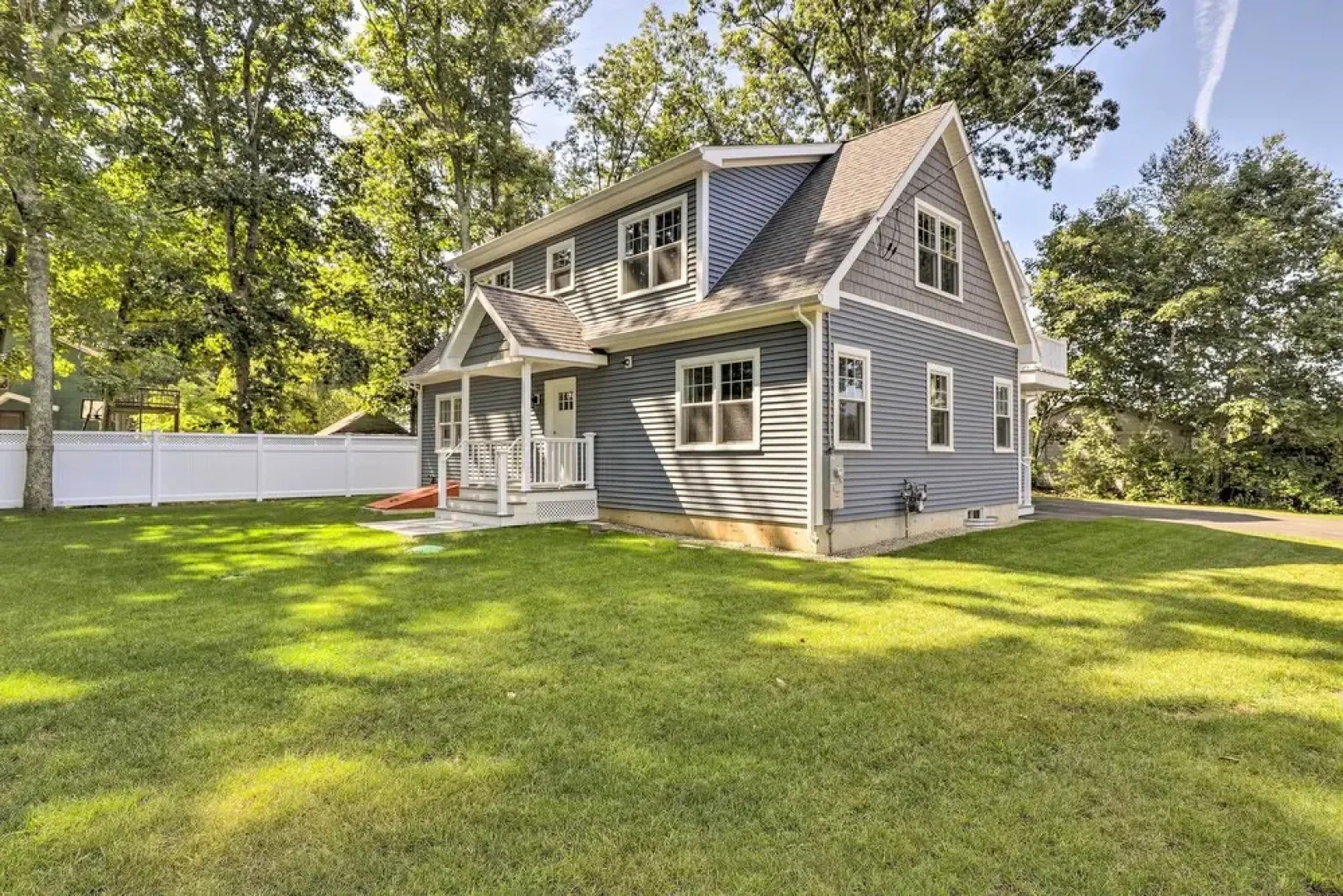 Sun-dappled Retreat - Walk to Wickaboag Lake!