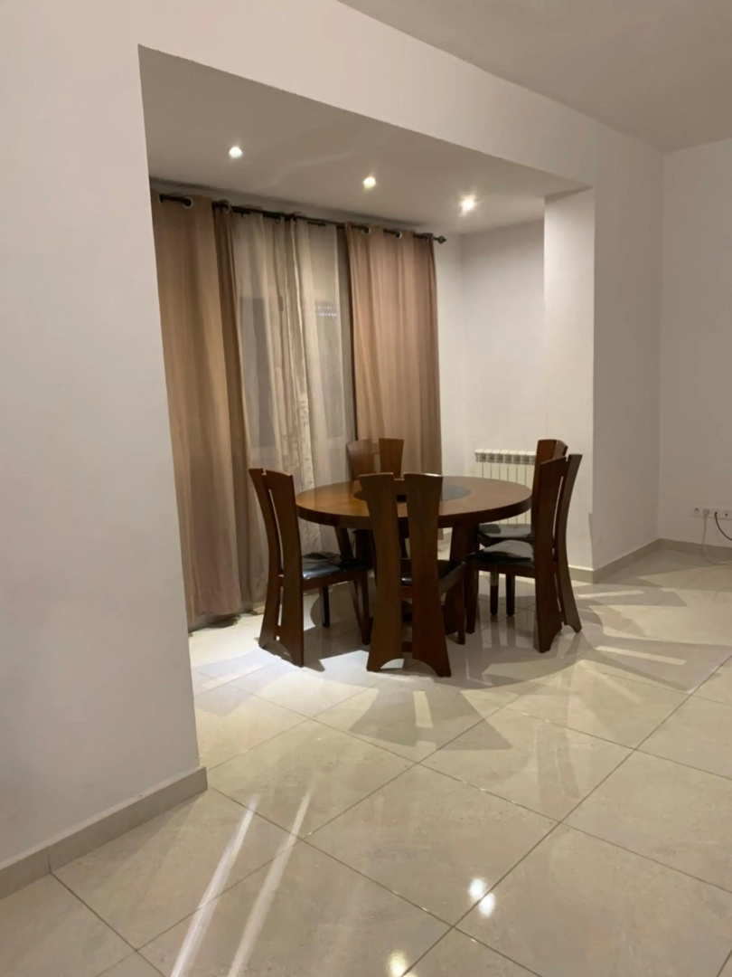 Charmant appartement f4 à la résidence Hasnaoui Oran POUR FAMILLE OU PRO UNIQUEMENT