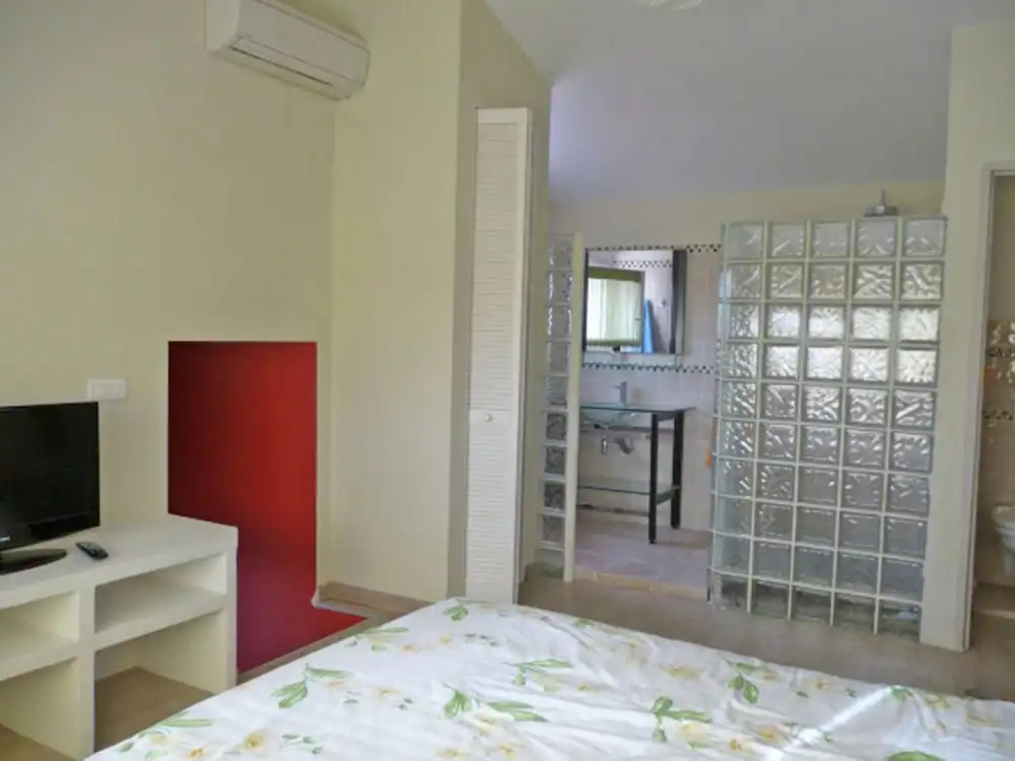 Detached Villa With Enclosed Beautiful Garden and Private Pool, 1km From Céreste