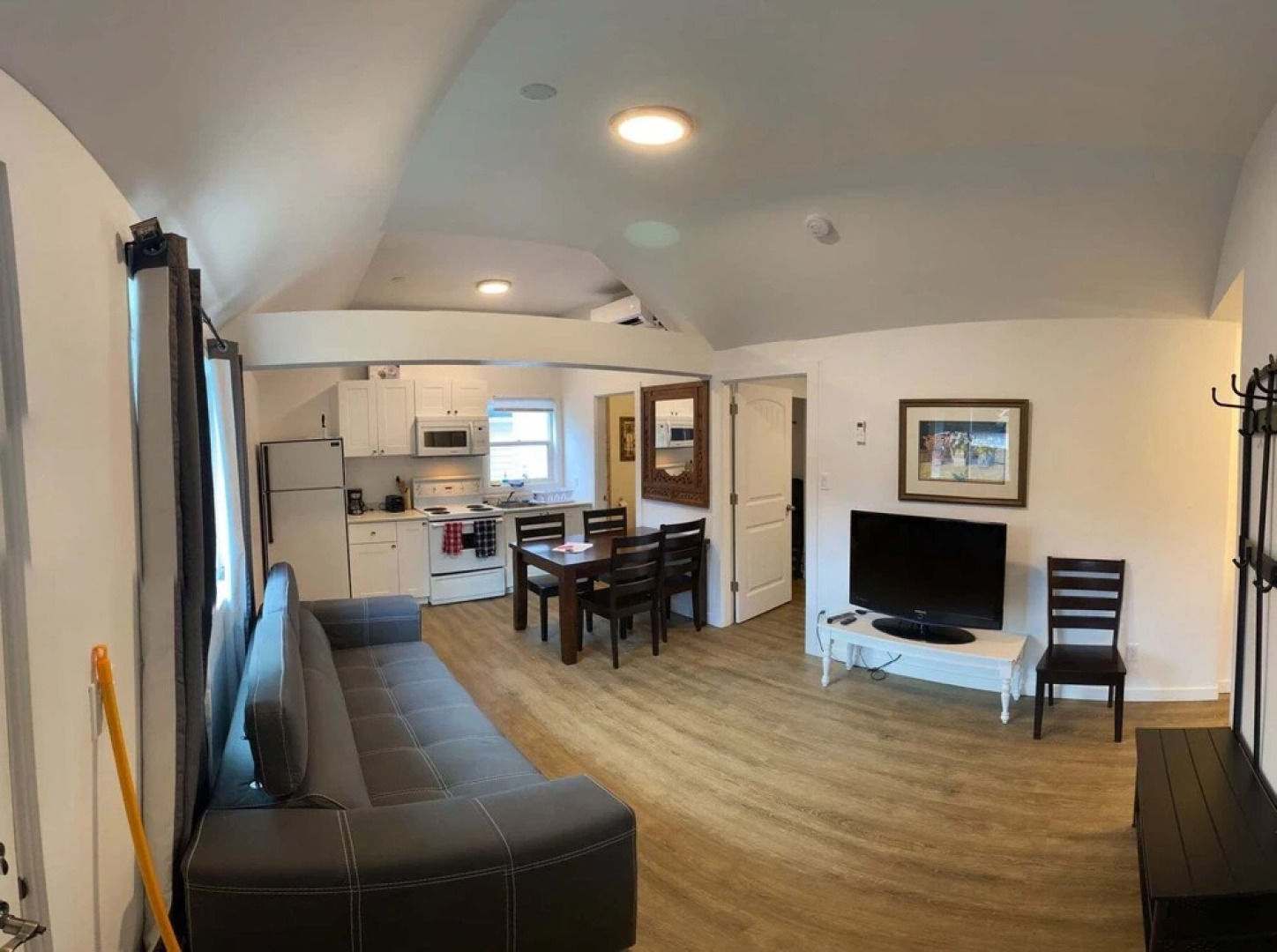 Harrison Lake Cottages