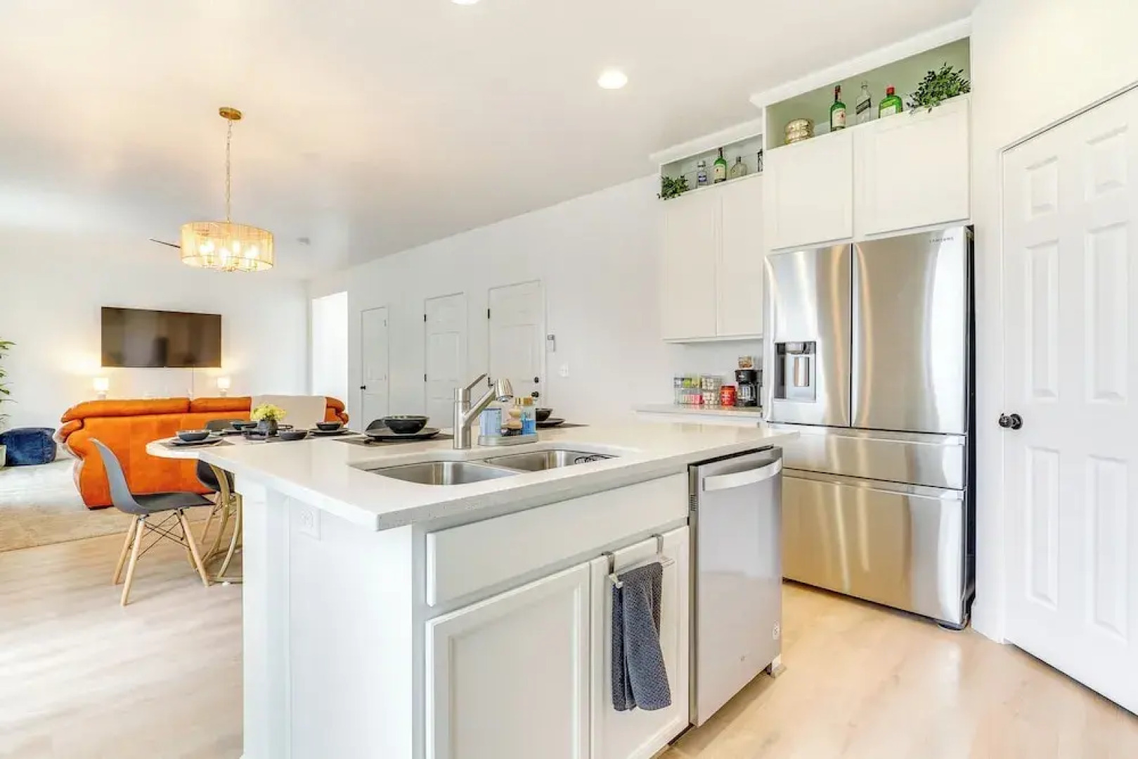 4 Mi to Zions Bank Stadium: Sleek Herriman Retreat