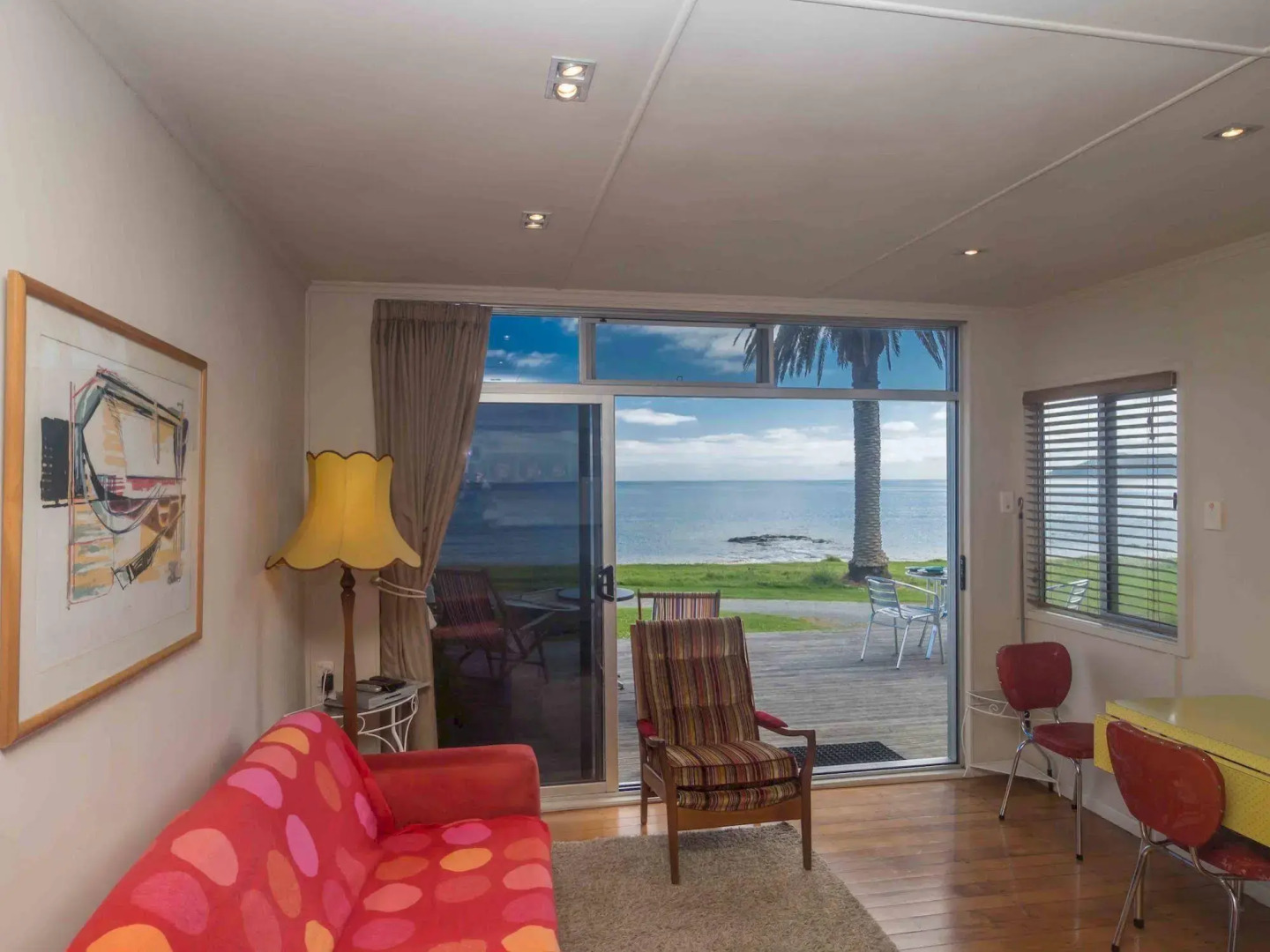 Cable Bay Stays – Golden Sand and Driftwood Beachfront Accommodation