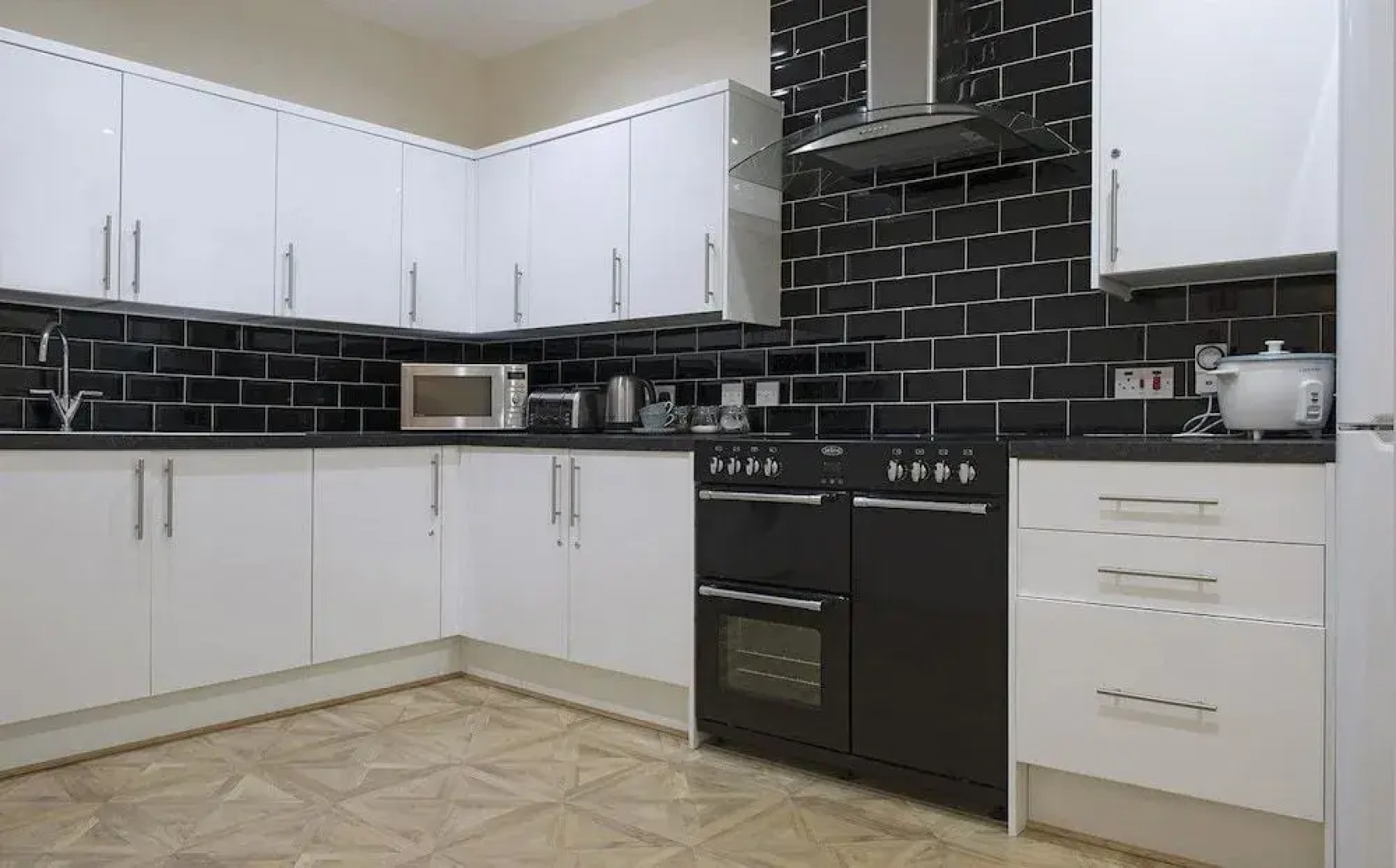 Cargo Cafe Apartments - Guest House