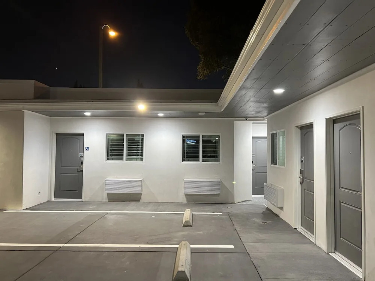 ERTH INN by AGA Bell Gardens