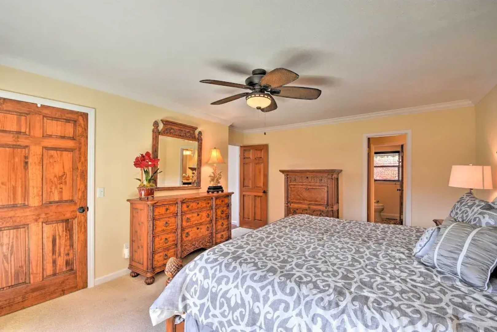 Picturesque Sky Haus Sanctuary w/ Mountain Views