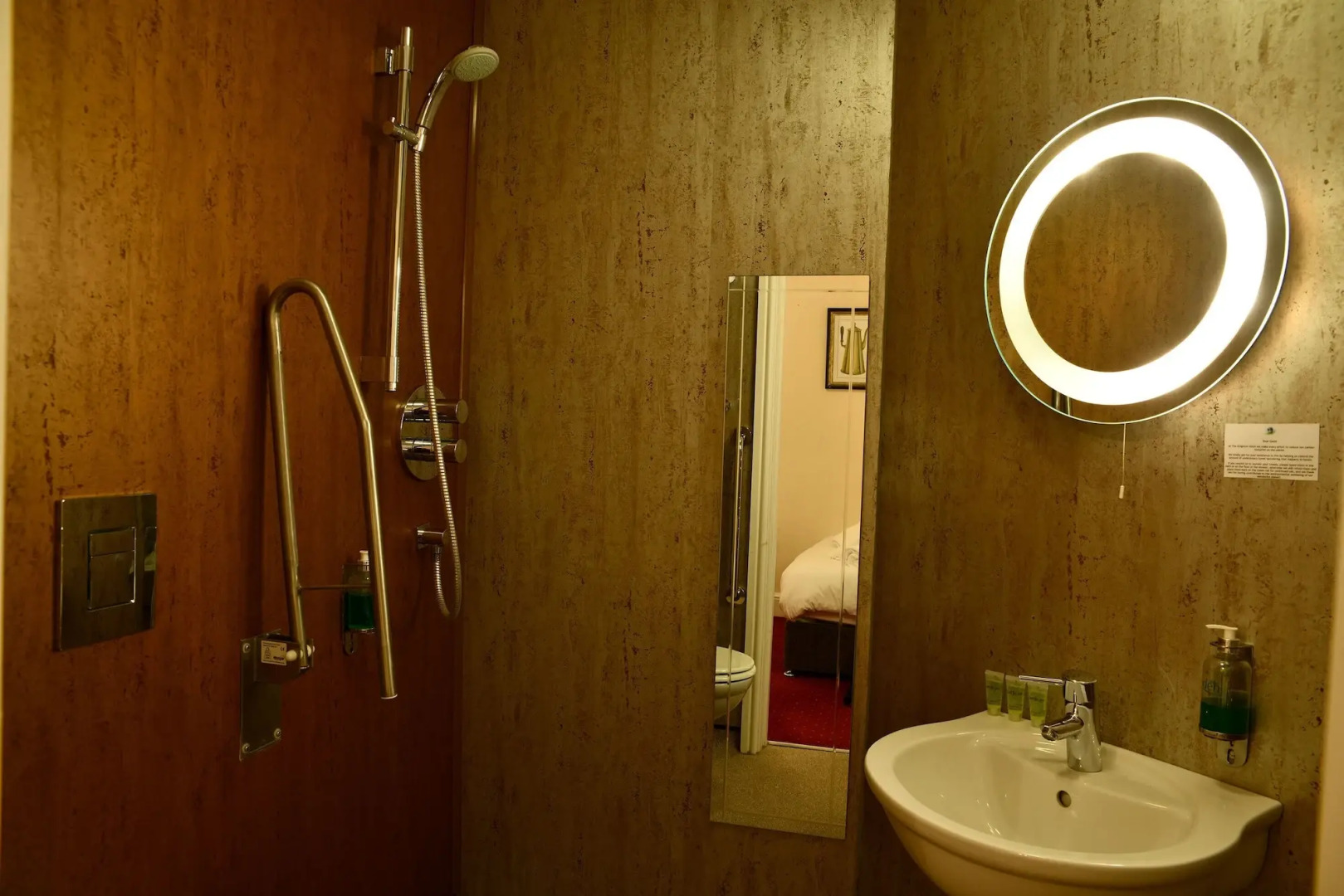 The Knighton Apartment by Paymán Club