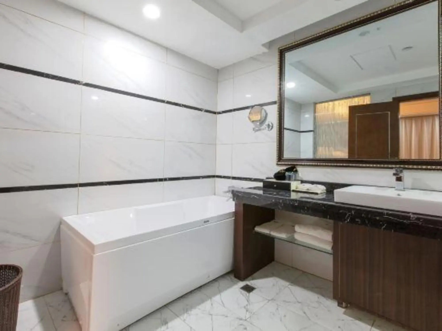 Tianzi International Hotel