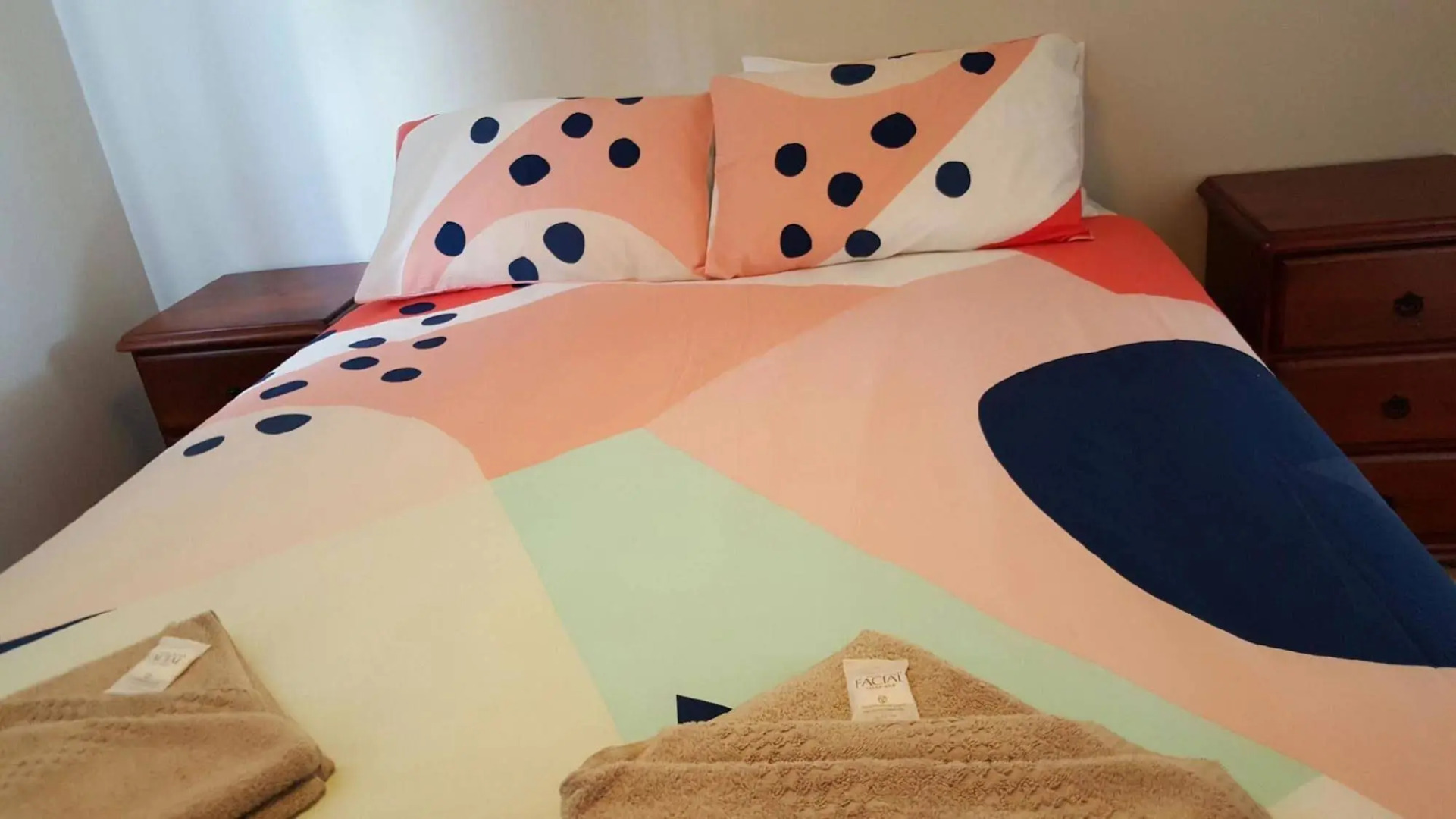 Away Cottages Broken Hill