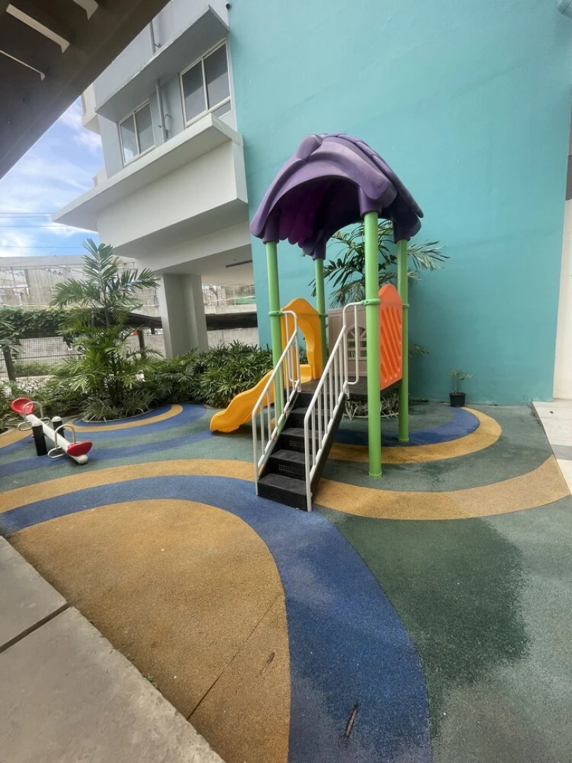 Mesavirre Bacolod | Elegantly Furnished 1BDM w/Balcony @ LOPEZ LUX.