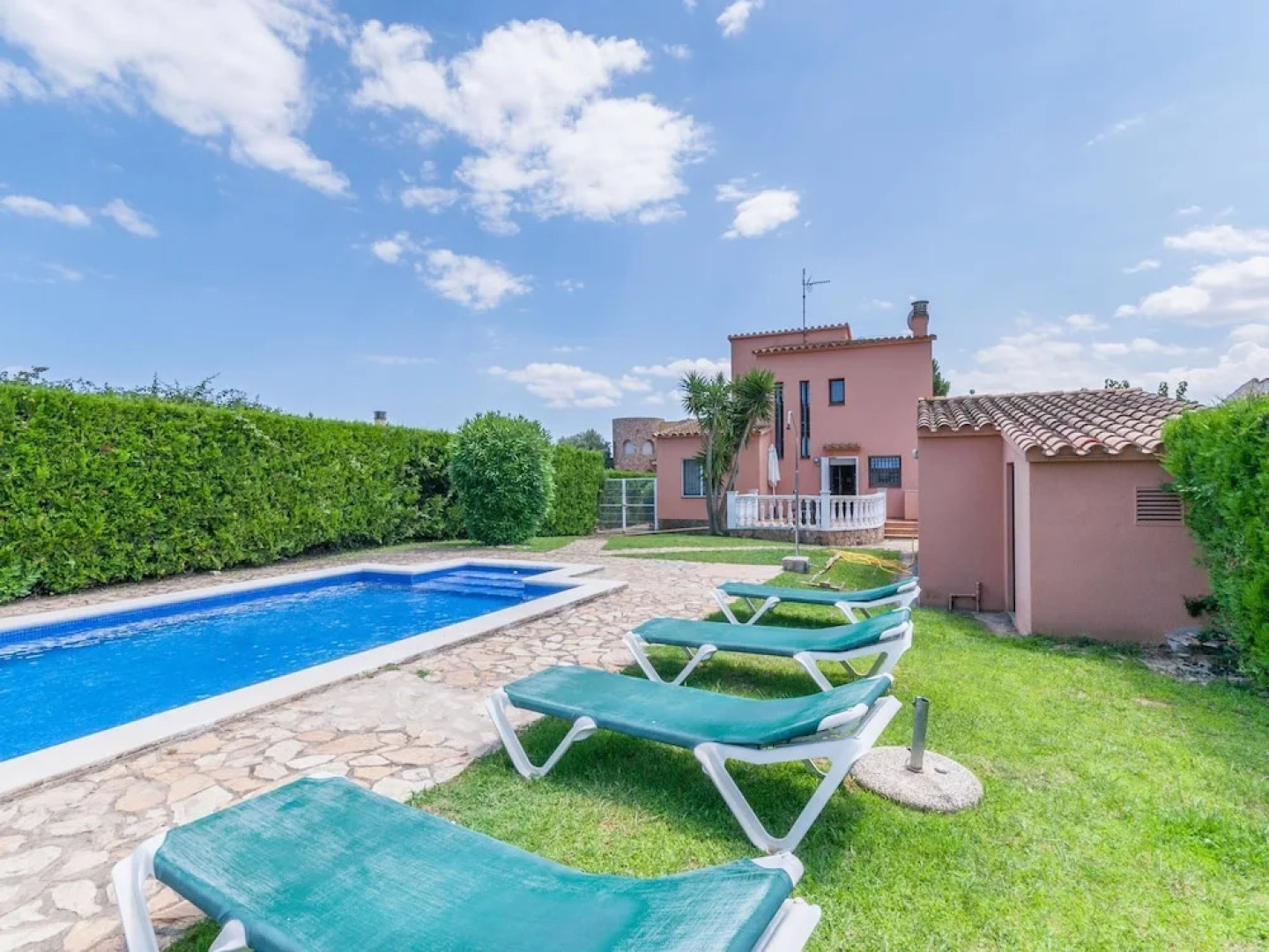 Modern Holiday Home in St Pere Pescador With Private Pool