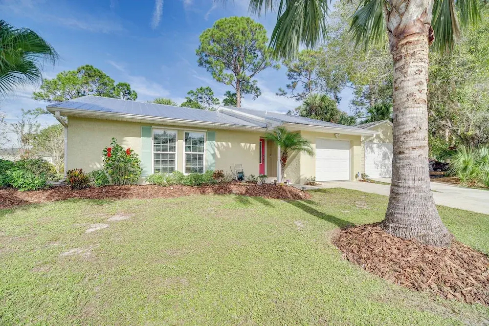 Sebastian Home w/ Screened Lanai: 8 Mi to Beach!