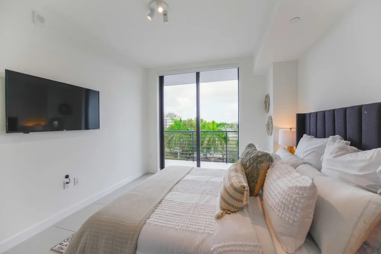 Cozy apt from Downtown Doral Park