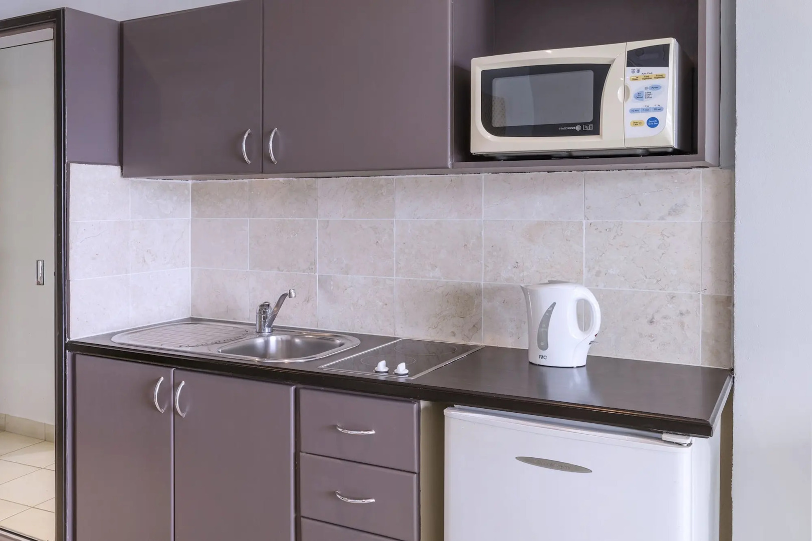 Chantilly's On The Bay