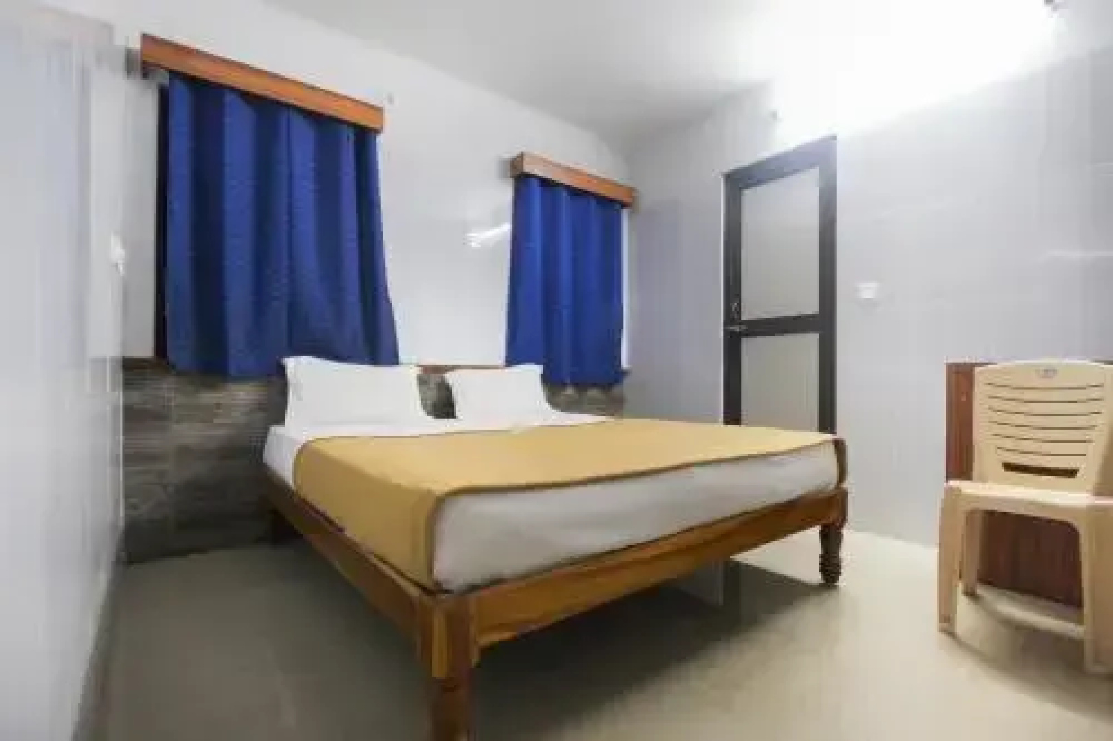 OYO 61145 J.K.S. Deluxe Lodge