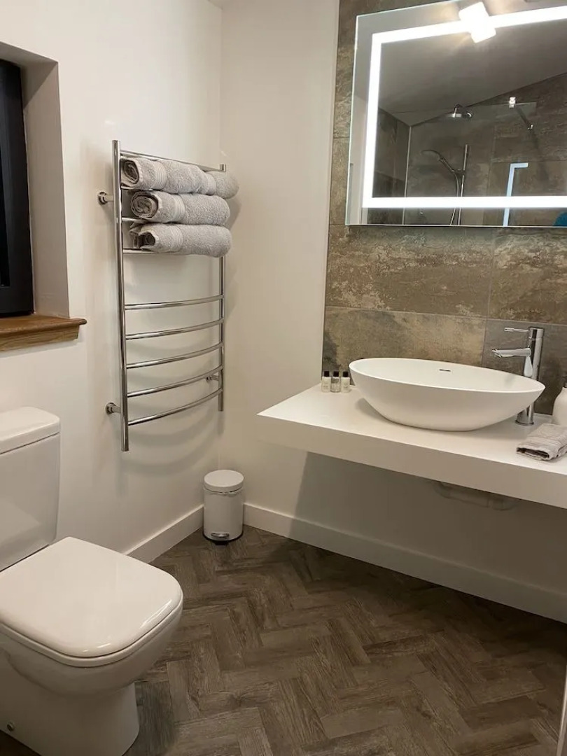 Stones Luxury B&B with hot tub and self-contained rooms