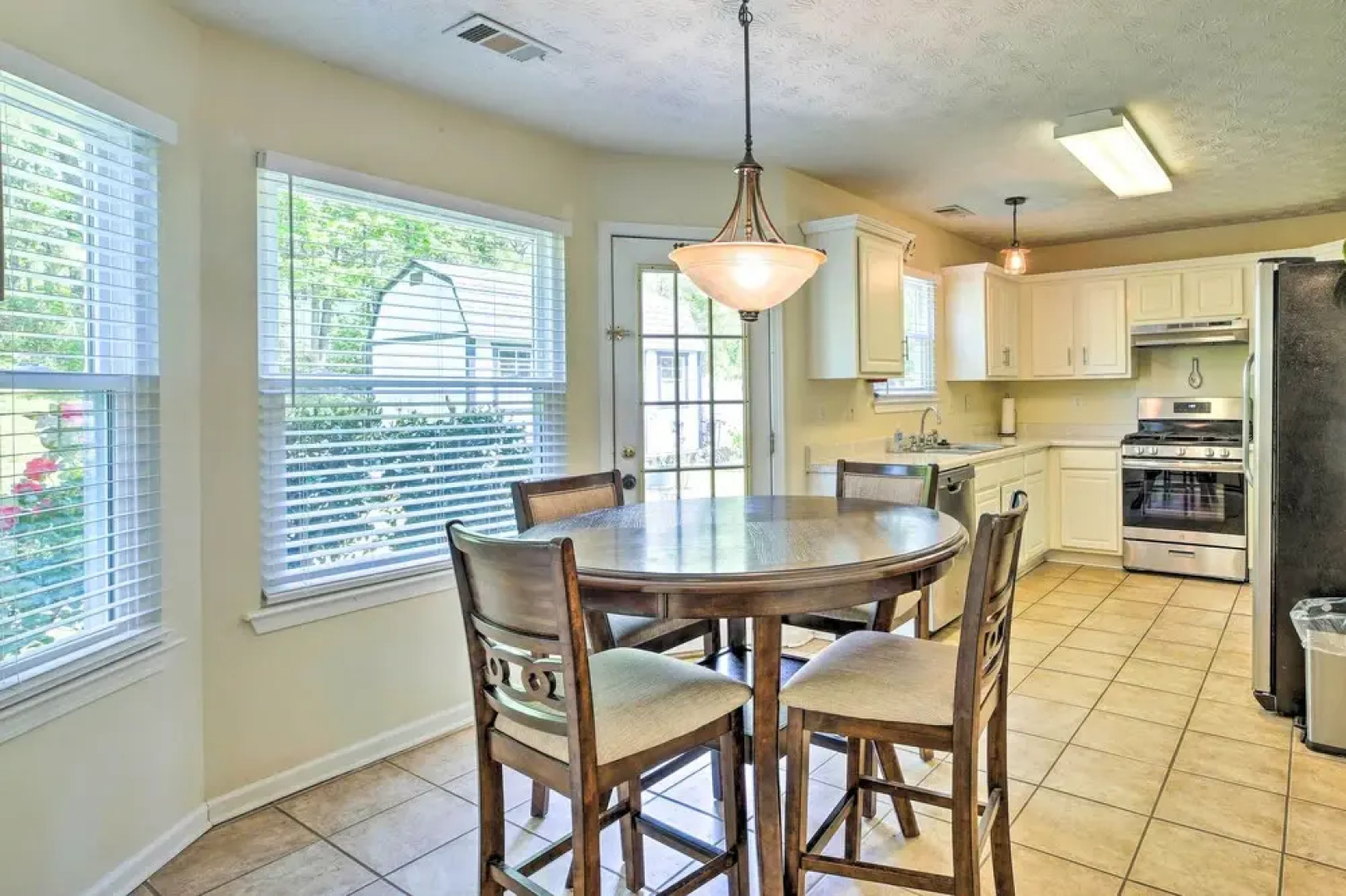 Pet-friendly Home w/ Yard ~ 15 Mi to Atlanta!