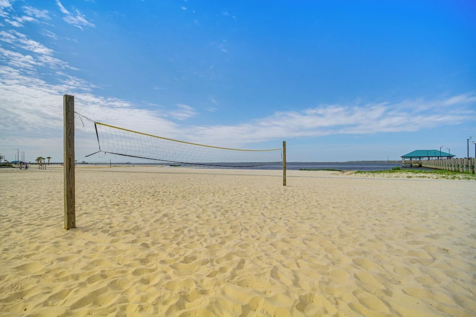 Mid-century Dream Home < Half-mile to Beach!