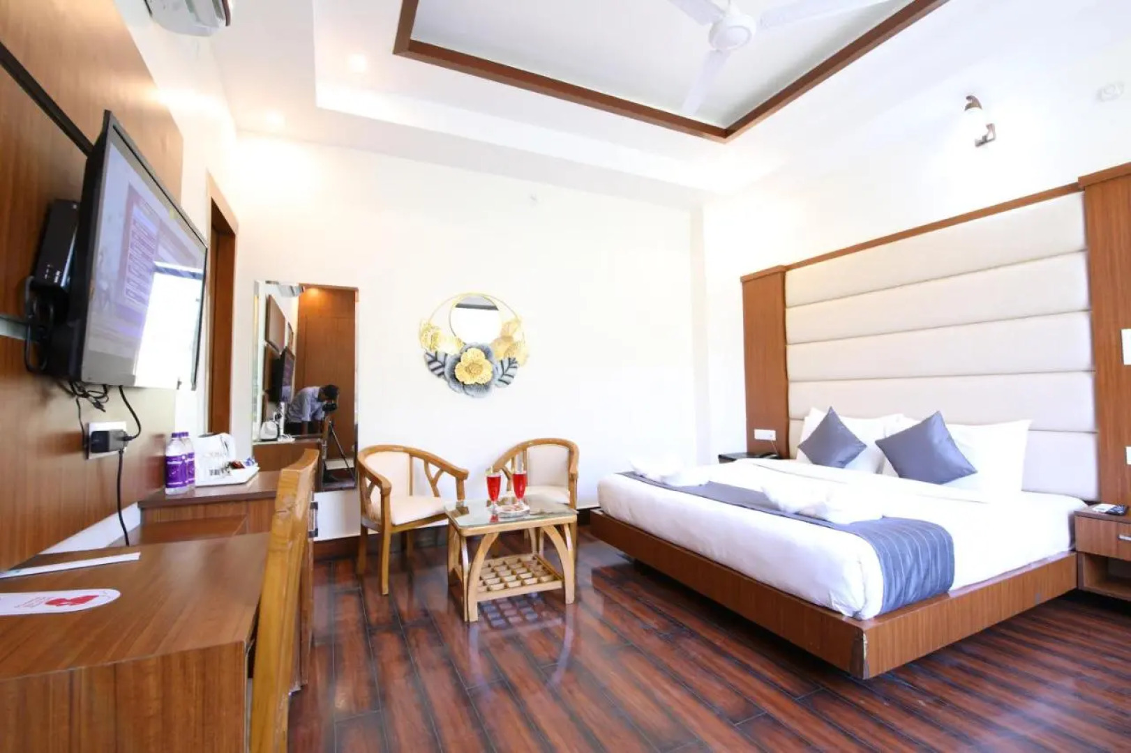 Kamay The Grand Alova