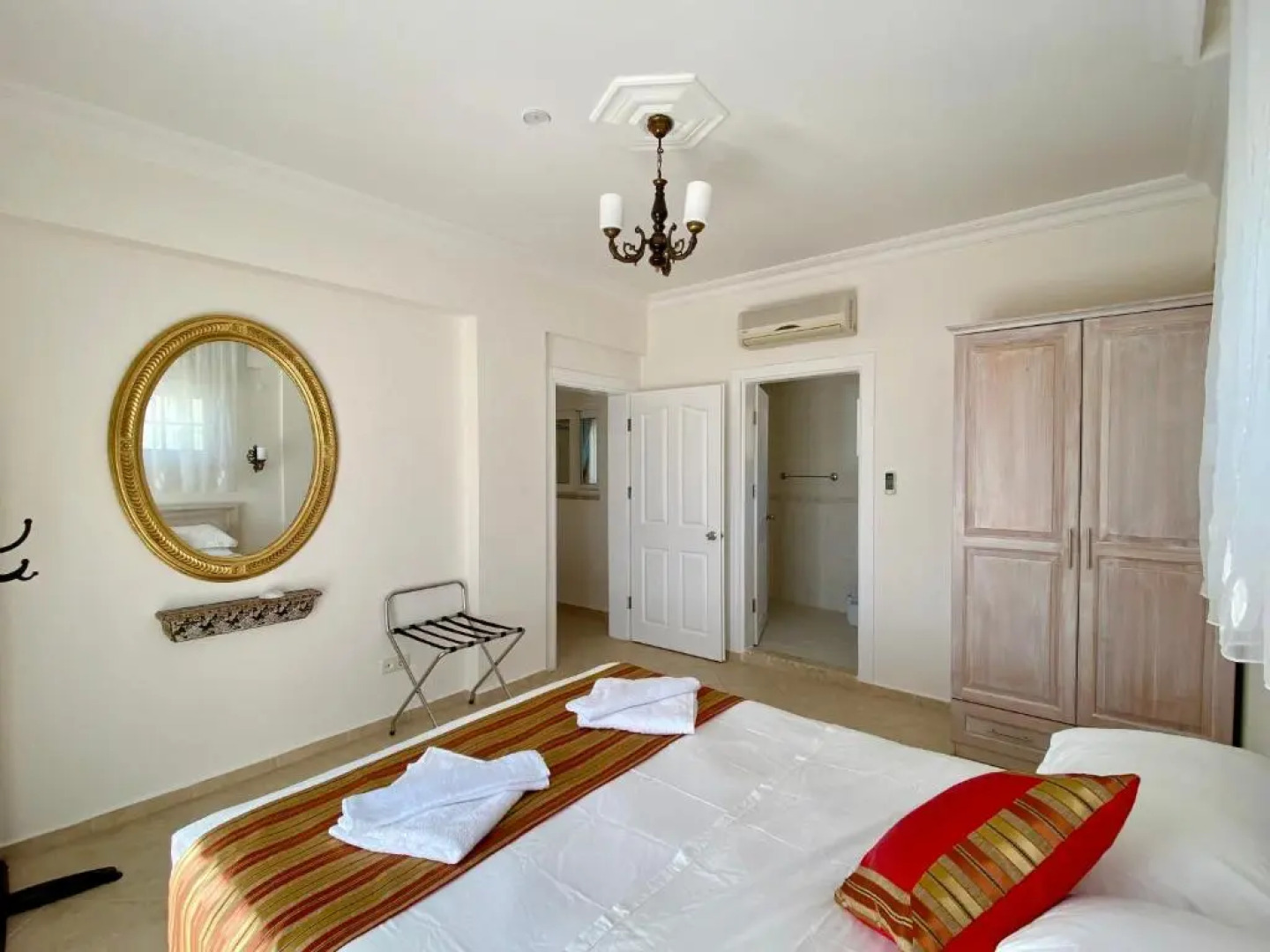 Private Pool - Private 1000m2 Garden, 4 Bedroom - 3 Bathroom - 8 Person, DETACHED Villas, Unlimited WiFi - Free Parking