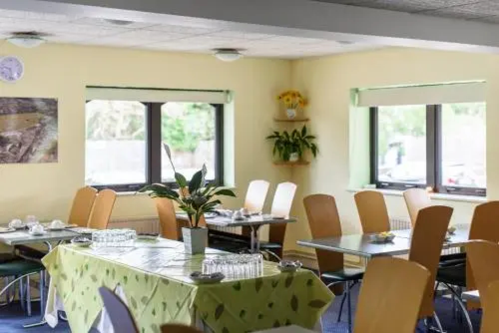 Sandown Park Lodge