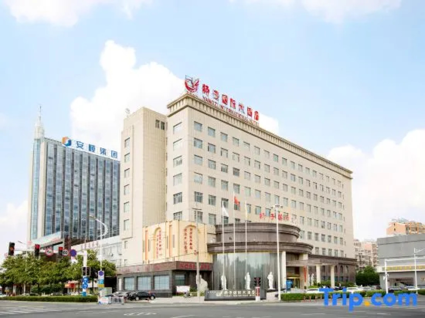 Yangzi International Hotel