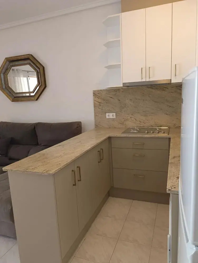 2-bed Apartment 10 min Drive to the Beach!