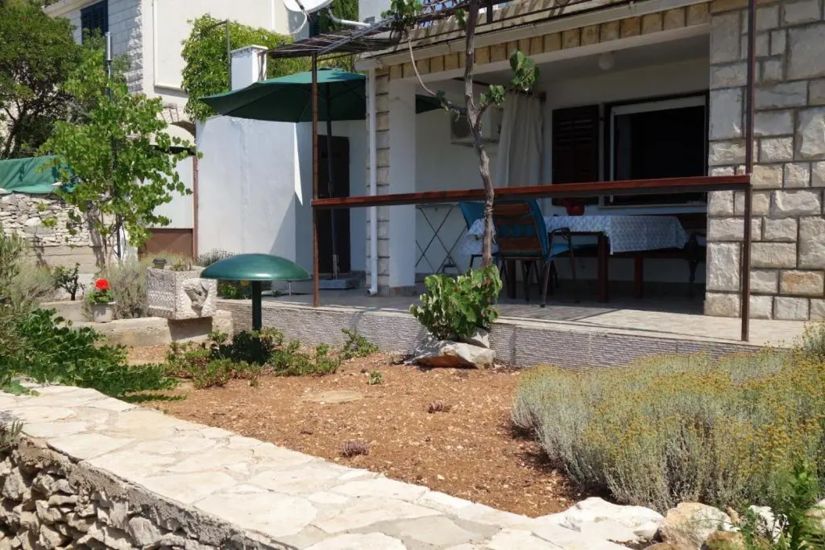 Apartments Nev - 20m from the sea
