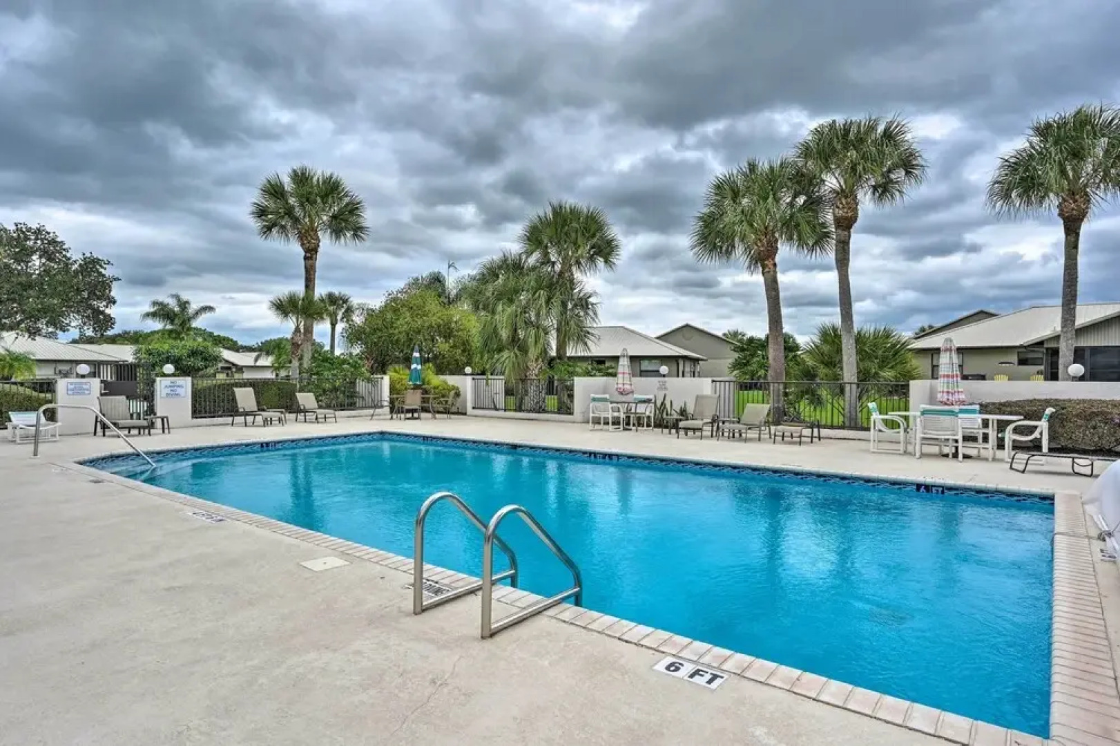 Condo w/ Screened-in Porch, 1 Mi to Sebring Golf!