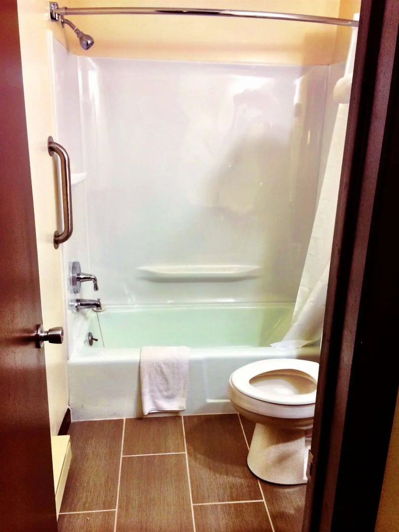 Sullivan Trail Inn & Suites