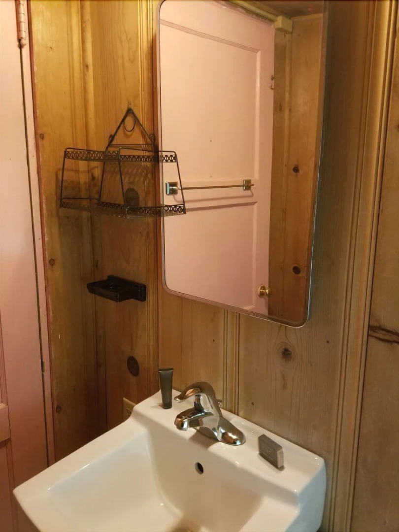 Rogers Cabin 4 Bedrooms 1.5 Bathroom Cabin