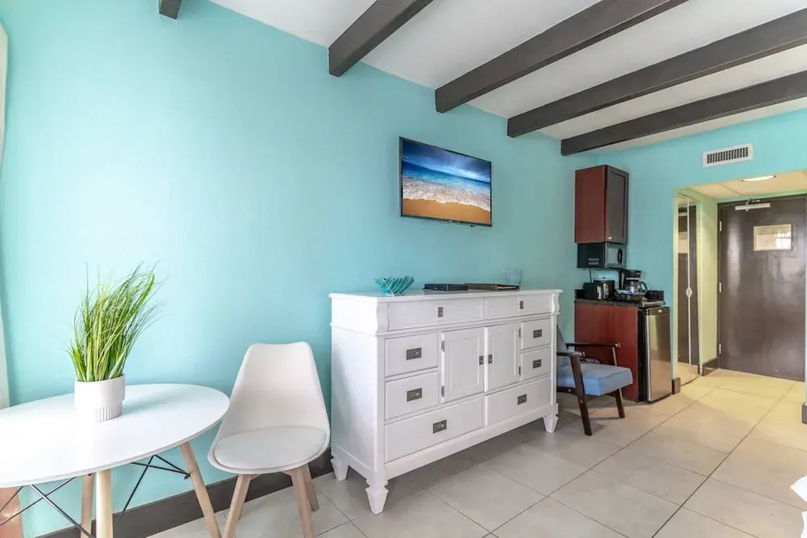 201 Little Harbor Inn