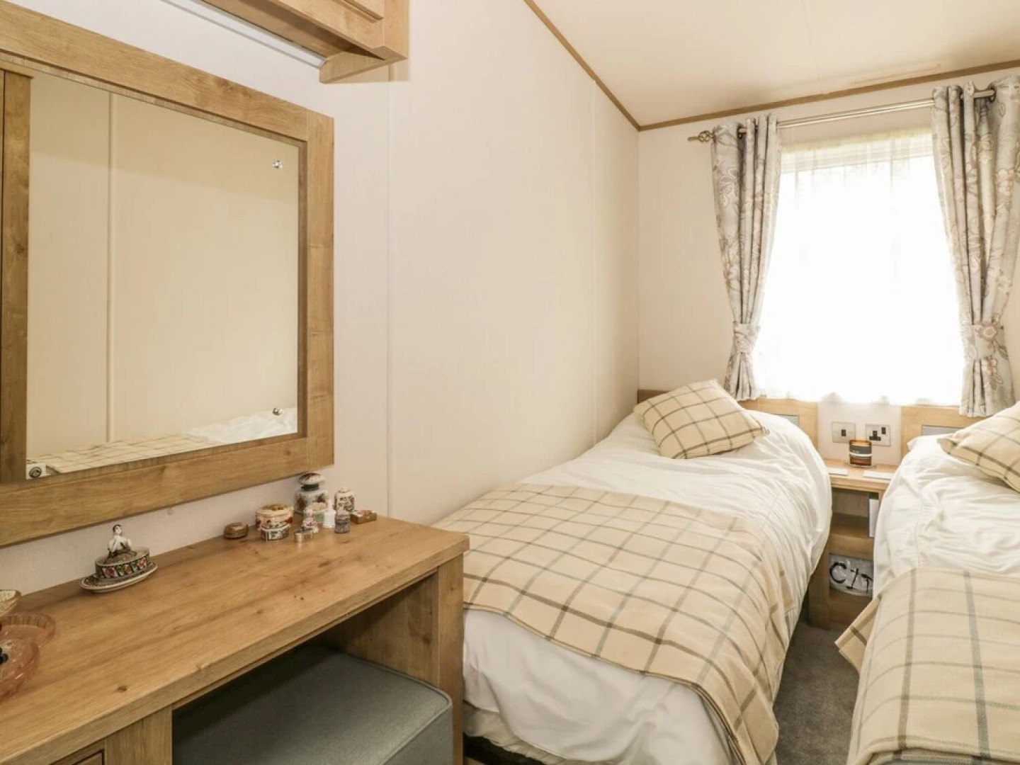 27 Lake View, Norwich