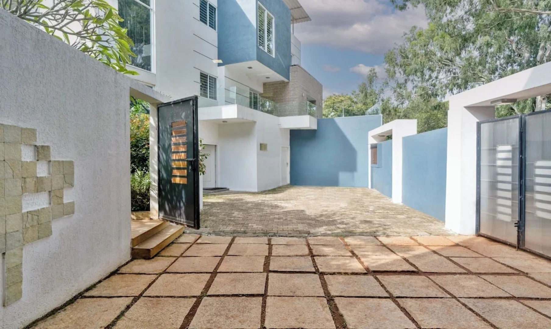 Treebo Midvalley Residence