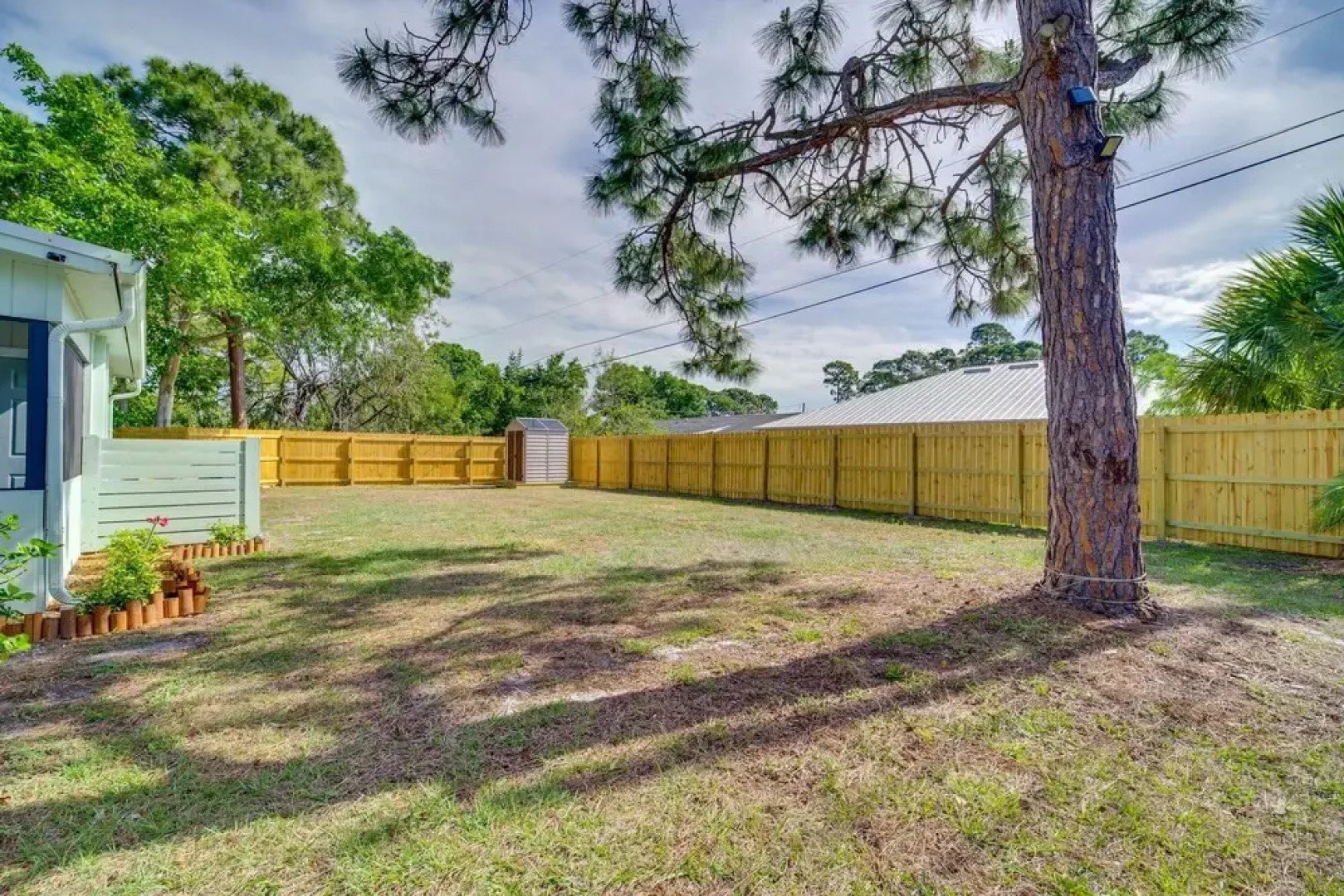 Sebastian Retreat w/ Screened Porch: 6 Mi to Beach