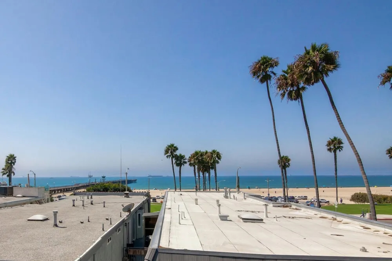 Ocean-view Oasis W/ Rooftop Deck - Steps To Beach 3 Bedroom Home