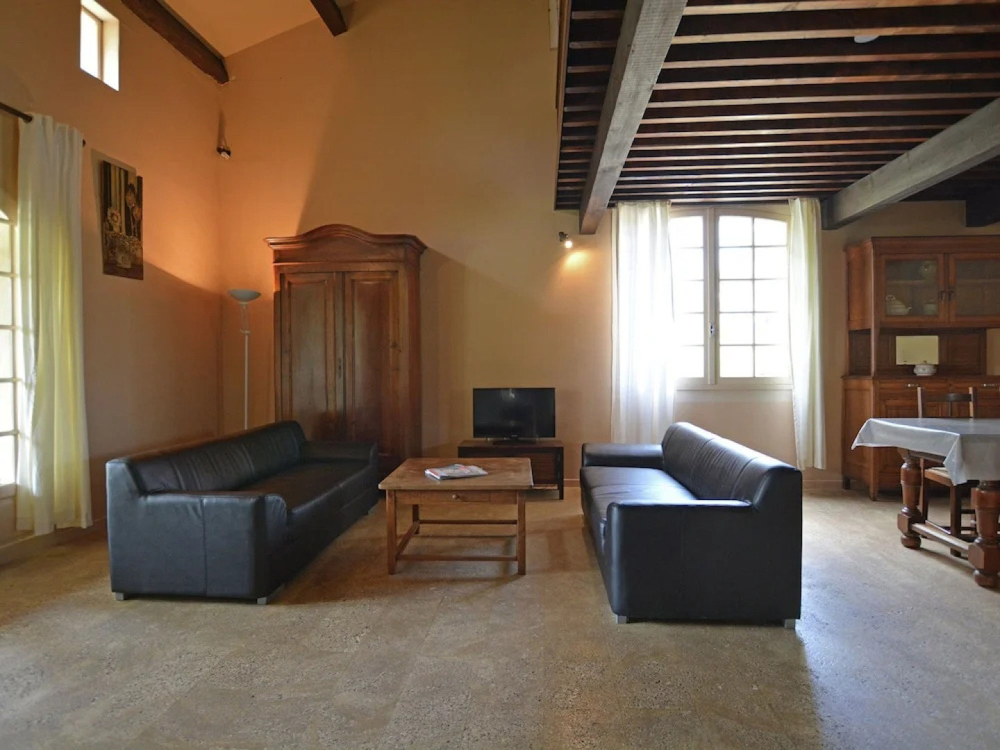 Cosy Villa in Flaux with Swimming Pool