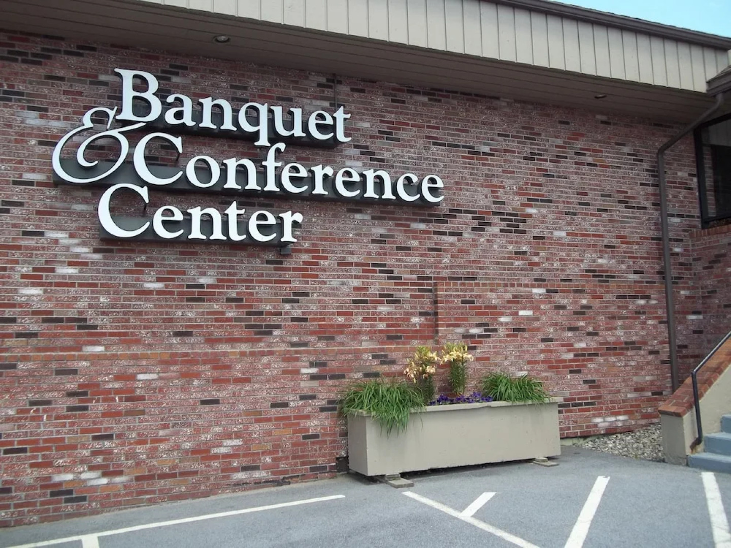 Bangor Inn & Suites