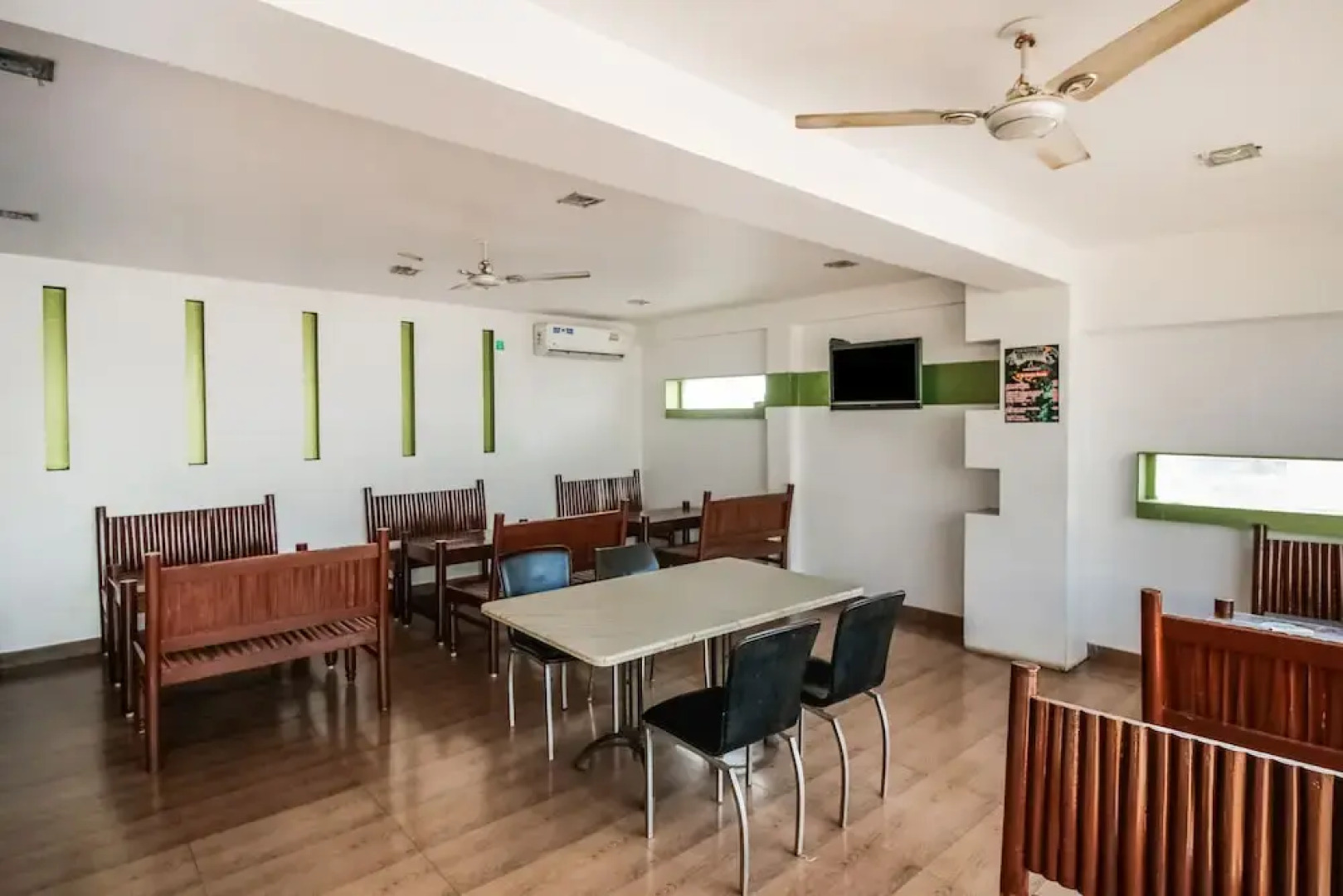 OYO 33399 Hotel Alwin