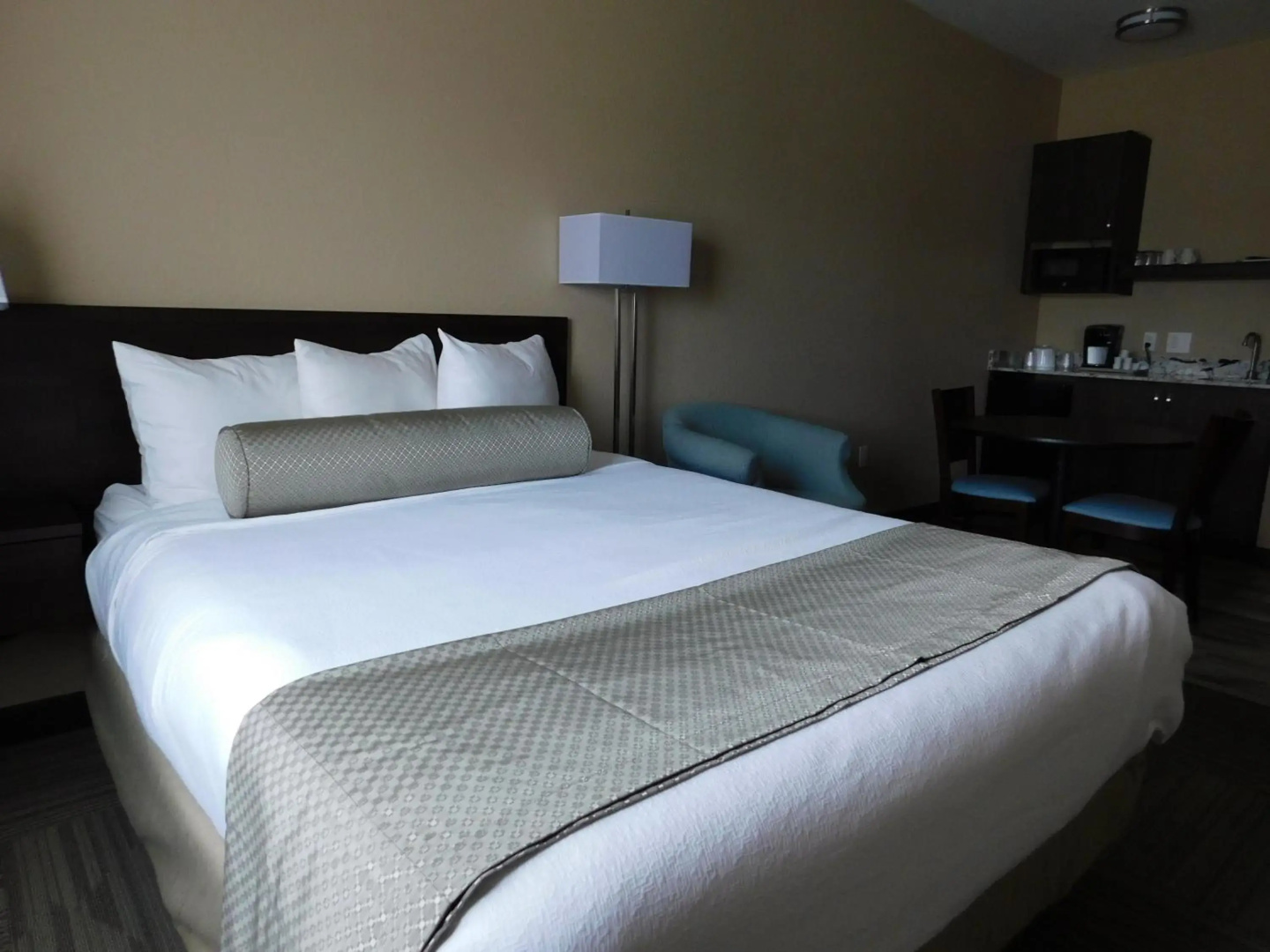 Island Suites