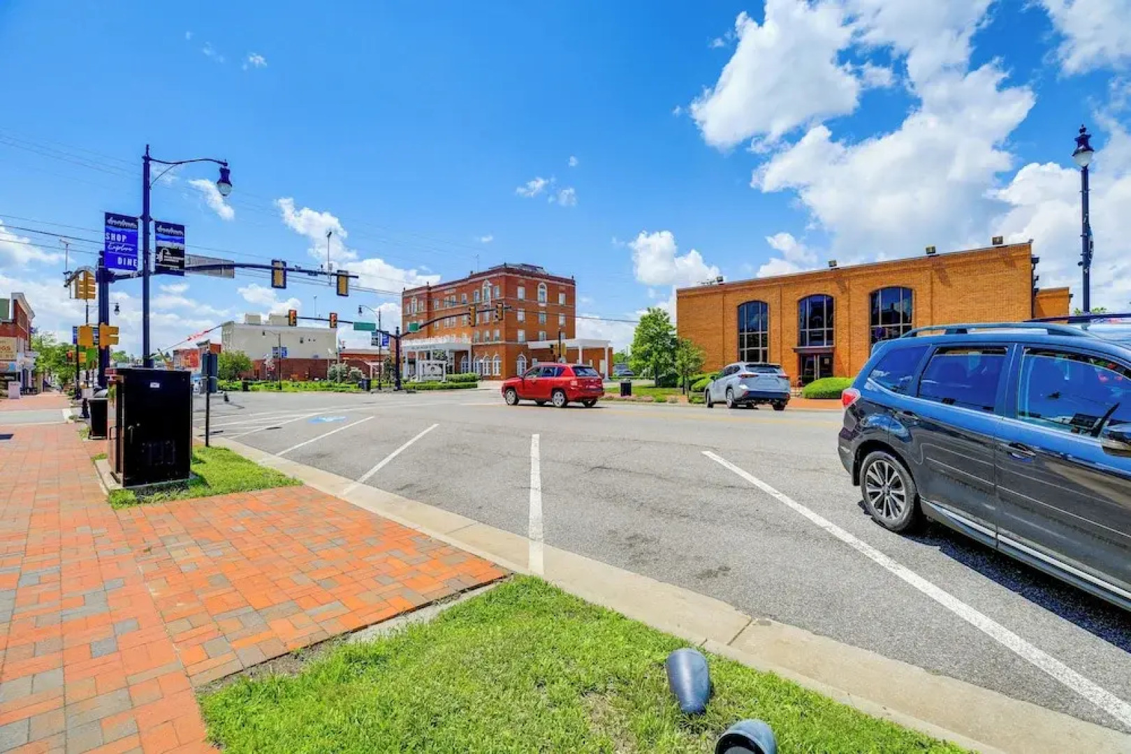 Walkable Wytheville Loft on Main Street!