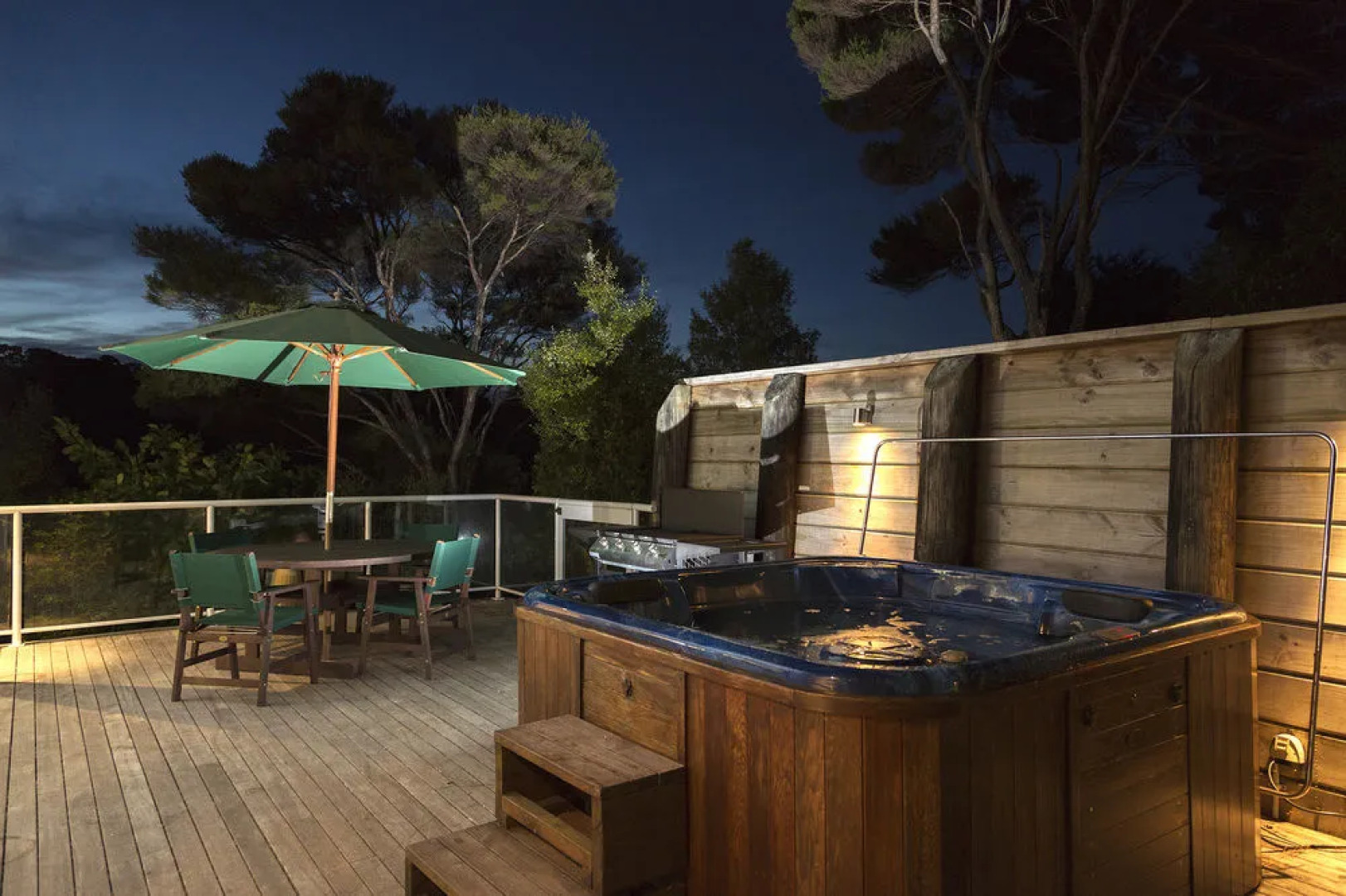 Russell View Apartments