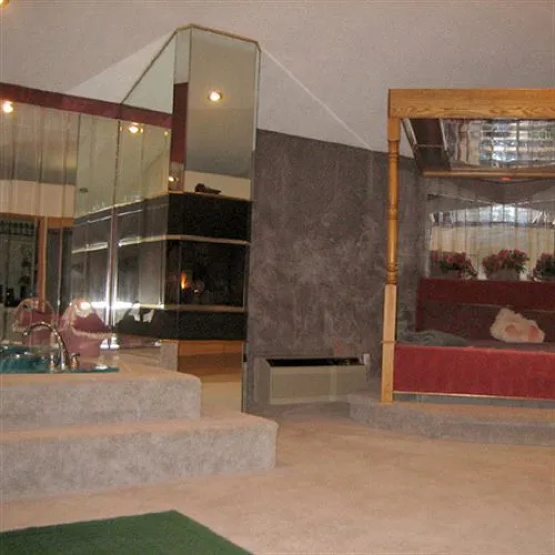 Economy Inn & Suites