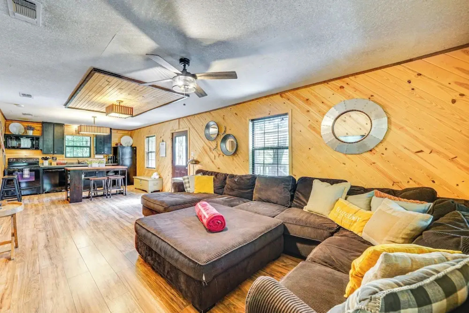 Broken Bow Cabin w/ Hot Tub + Game Room!