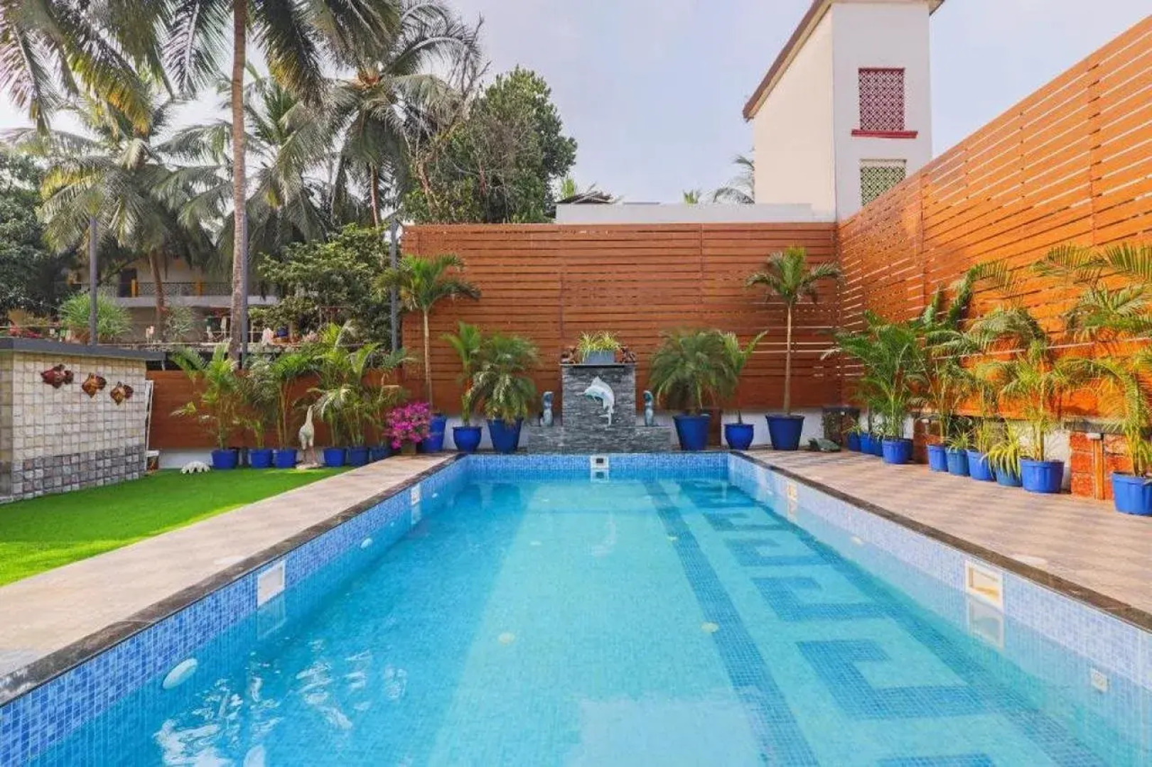 Treebo Premium Dona Eliza, 700 metres from Calangute Beach