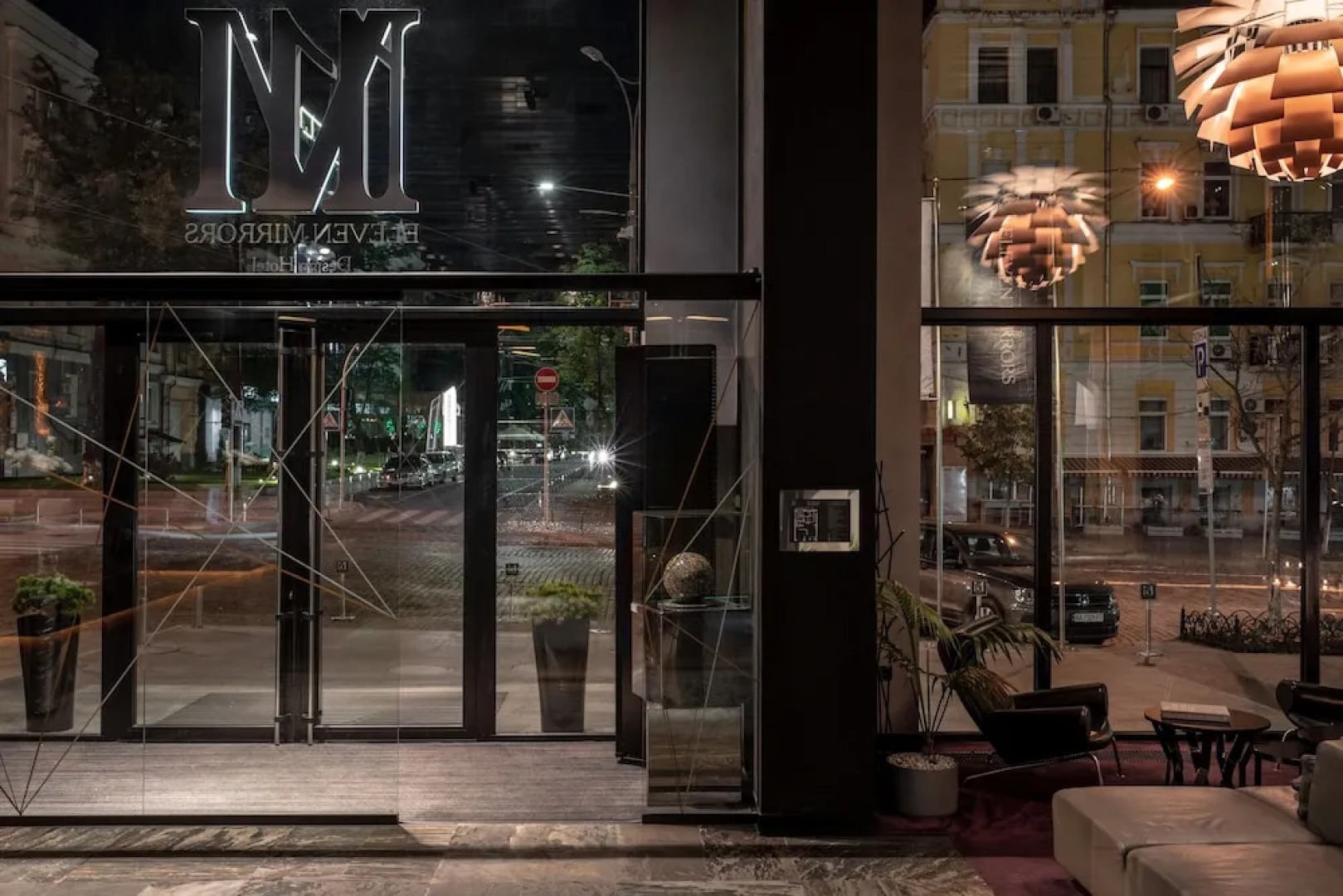 Дизайн-отель 11 Mirrors