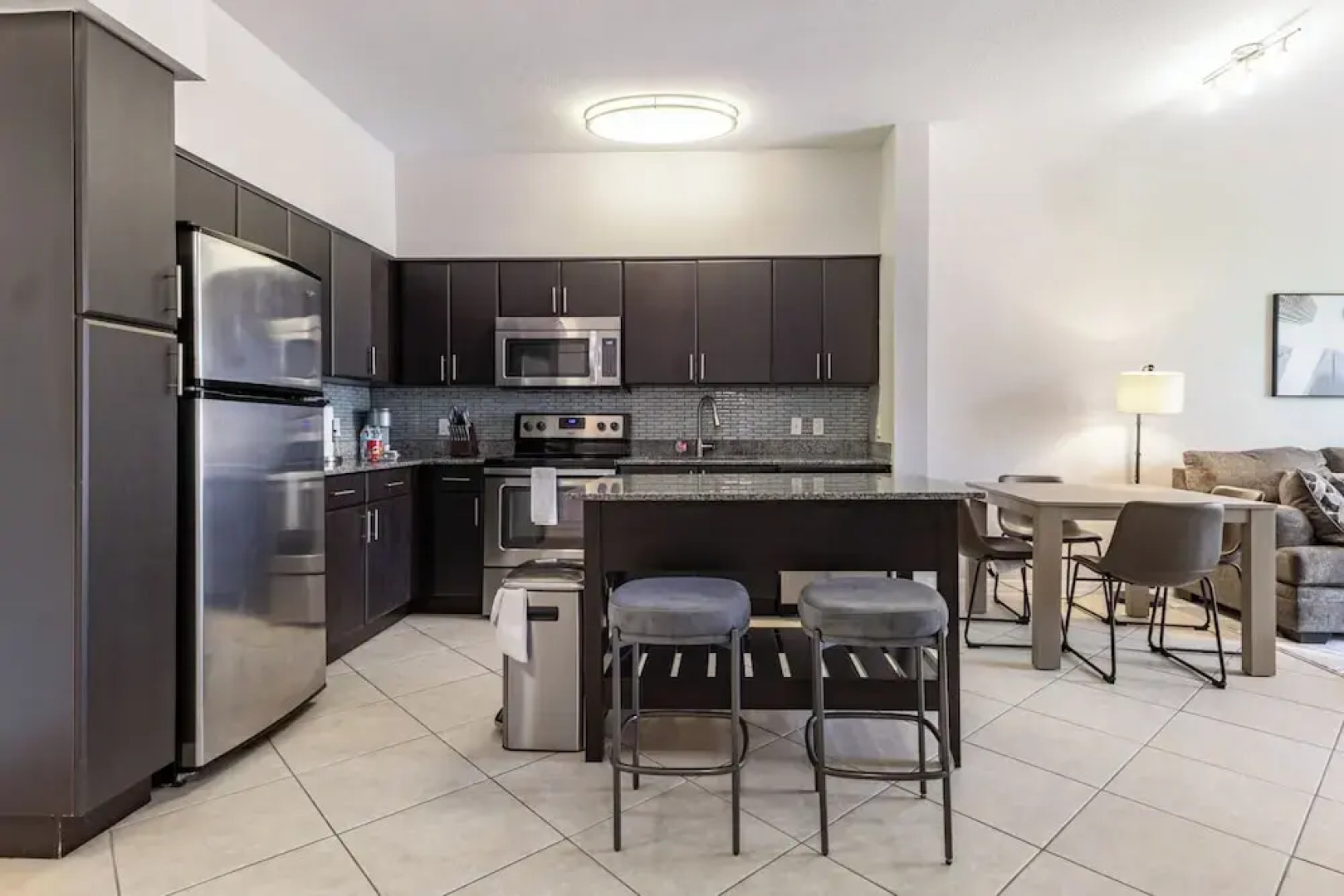 Miramar Apartments By Landing