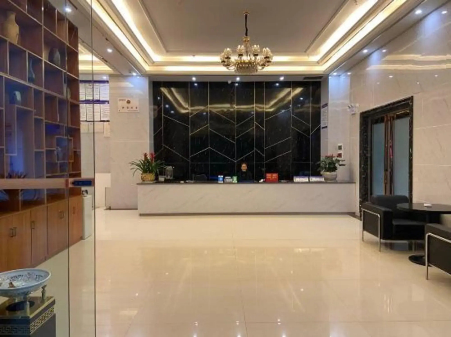 Longcheng Business Hotel