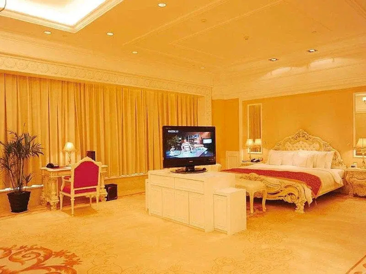 Huasheng Jiangquan Hotel & Town