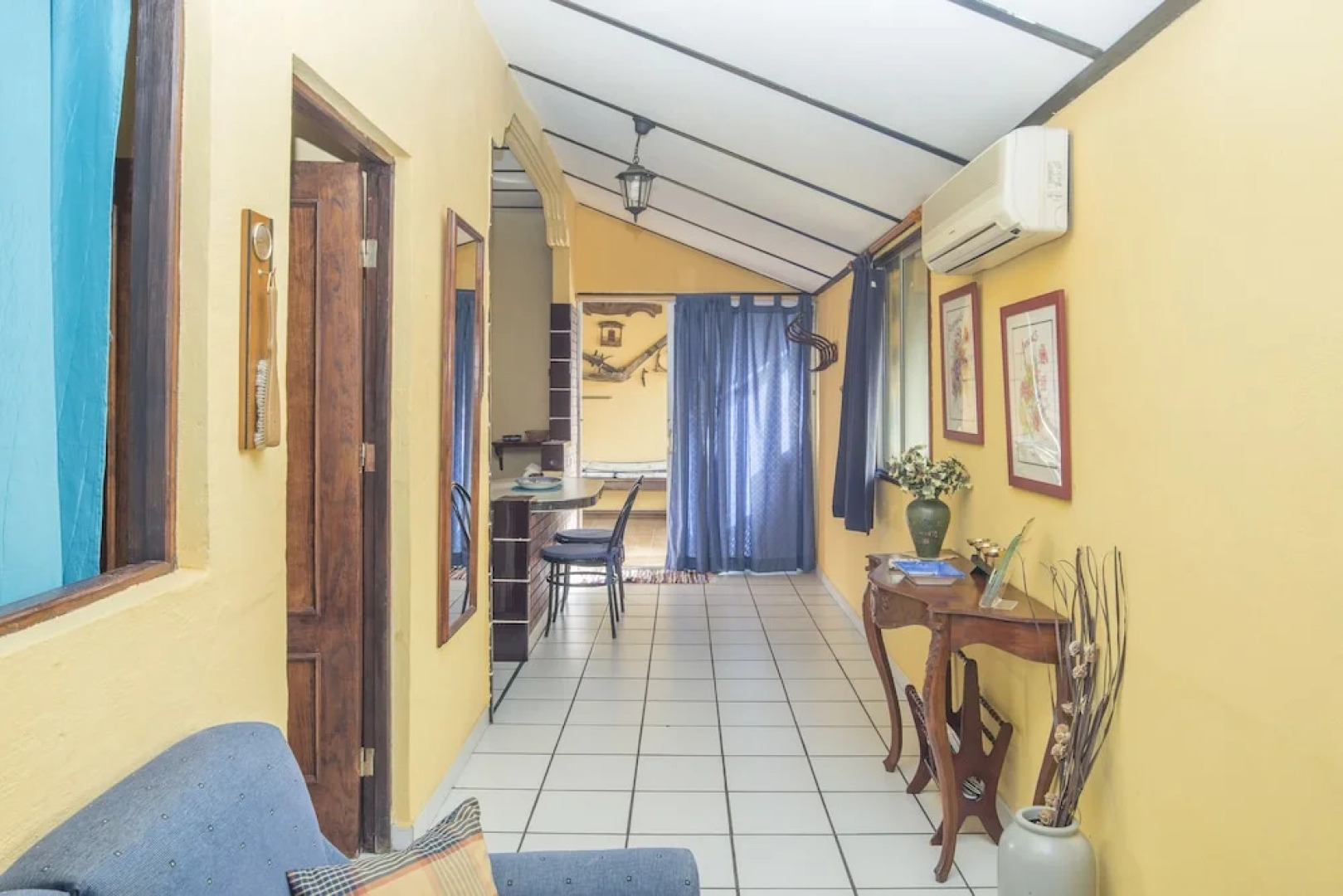 Lightbooking - Mountain & pool