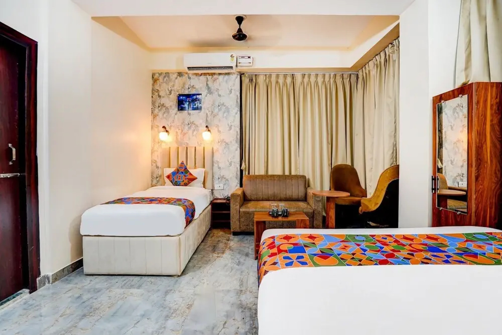 Fabhotel Dream Palace I